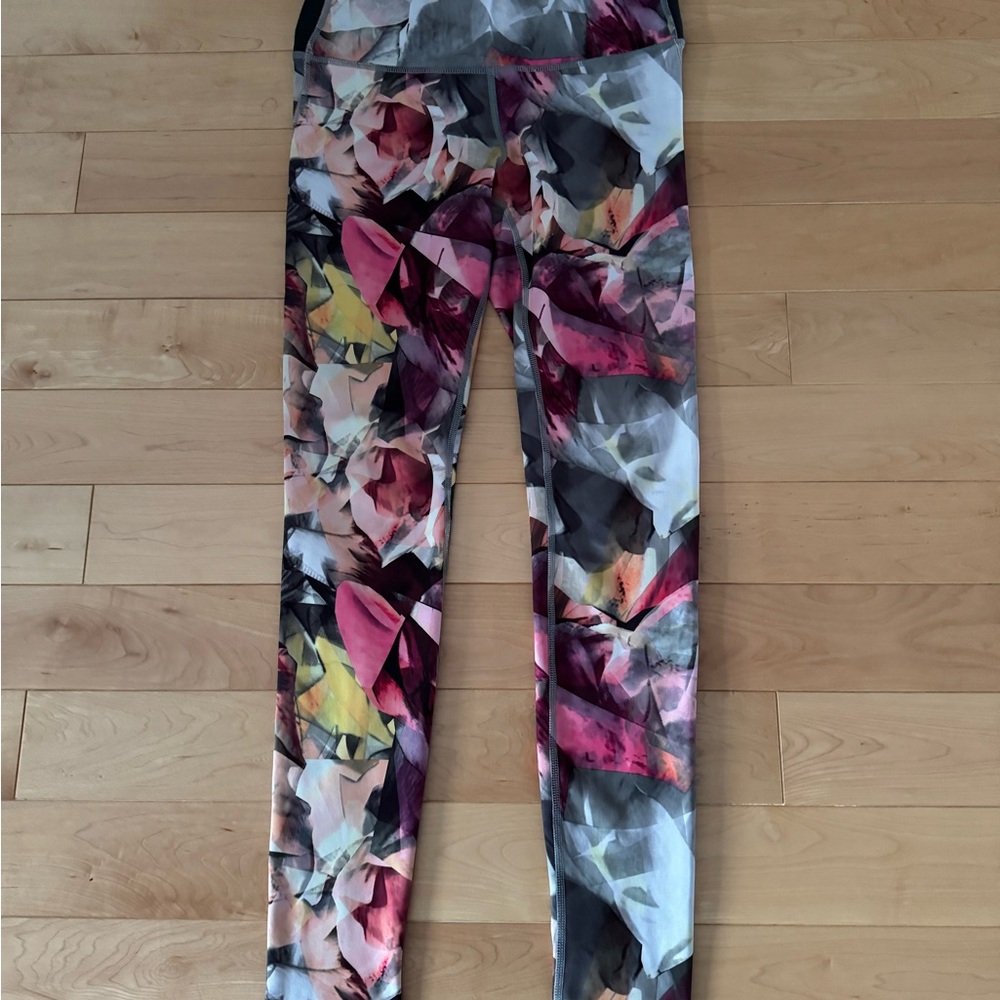 H&M Sport - Abstract Print Workout Leggings